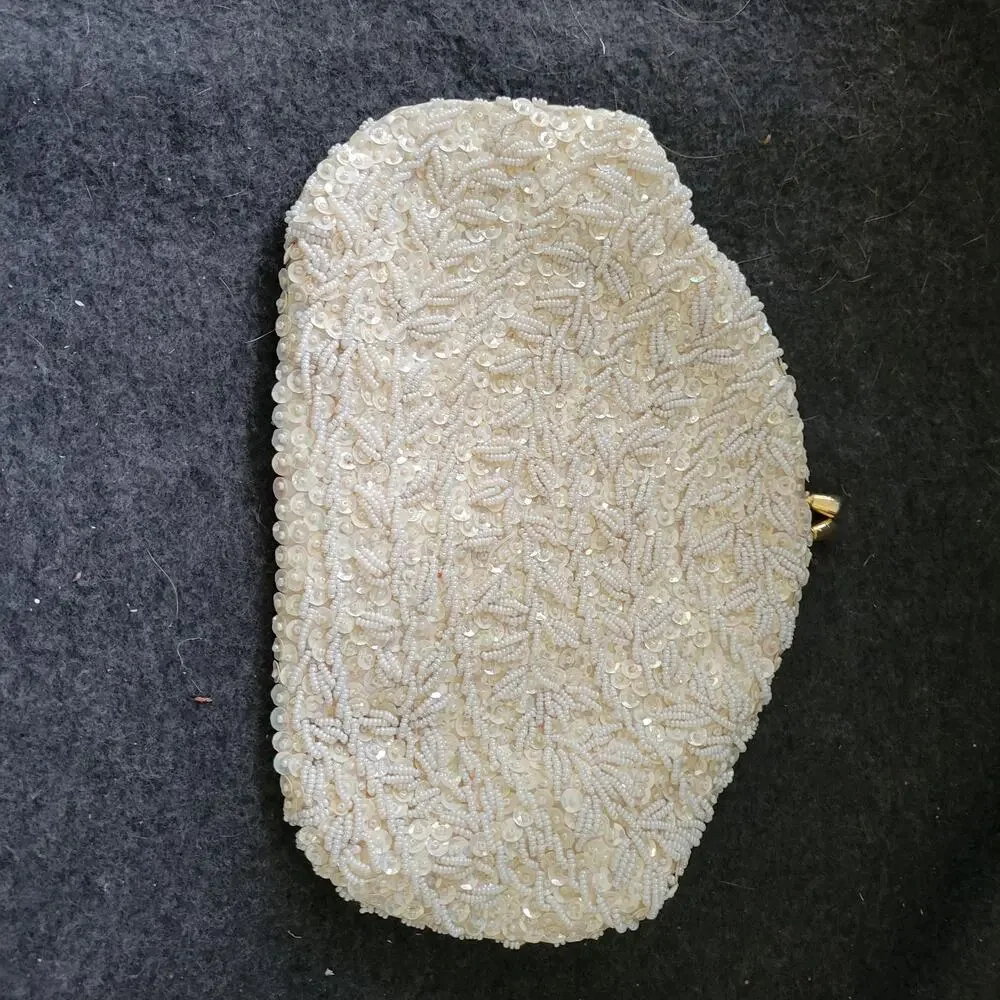 Vintage HANDCRAFTED Purse Hand Beaded Kisslock Silver Chain Hong Kong 1940-50s